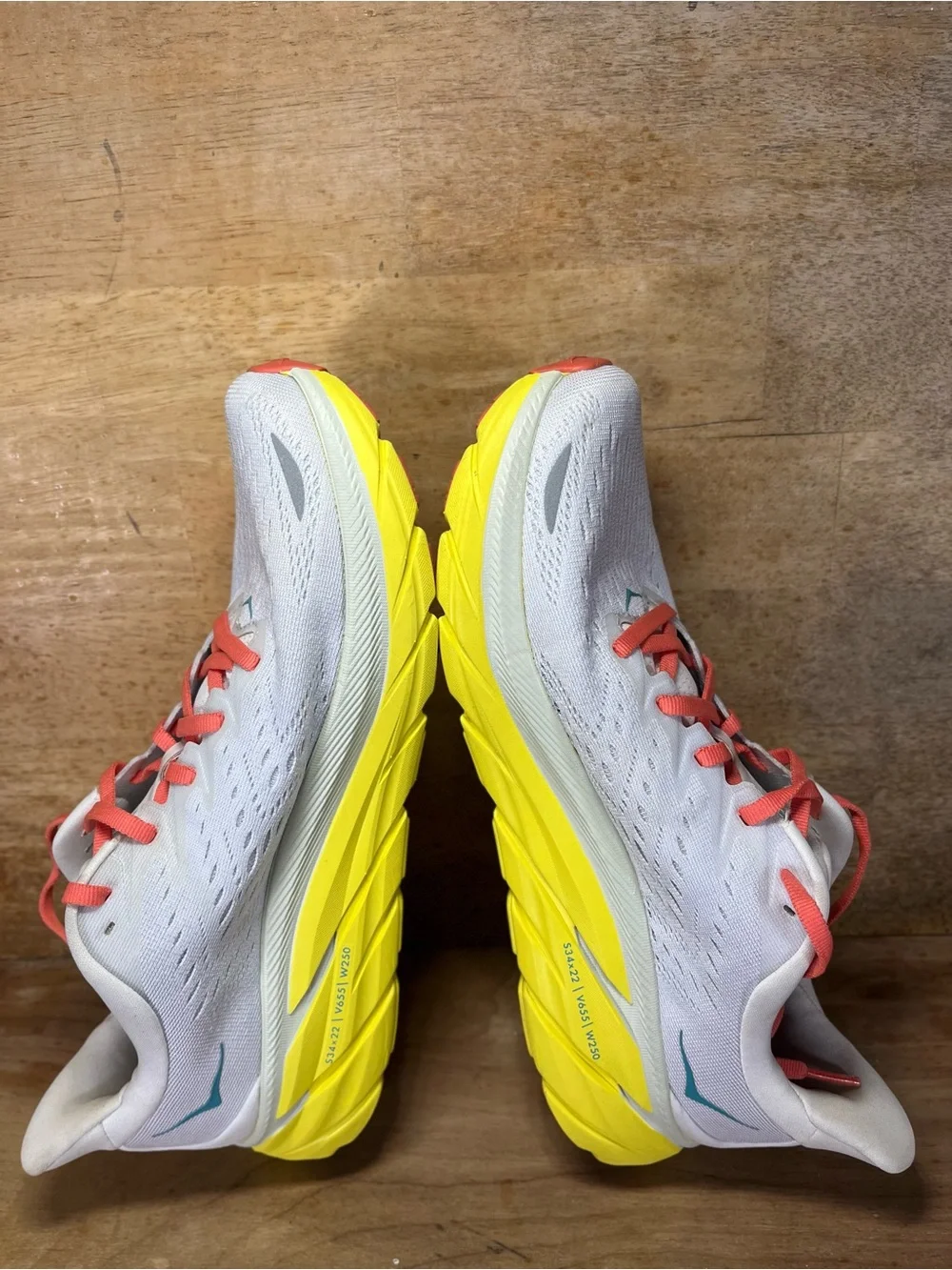 Hoka One One Clifton 8 Womens Size 9 Wide Running Shoes Sneakers White Yellow